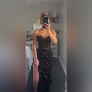 Sherri Hill black prom dress